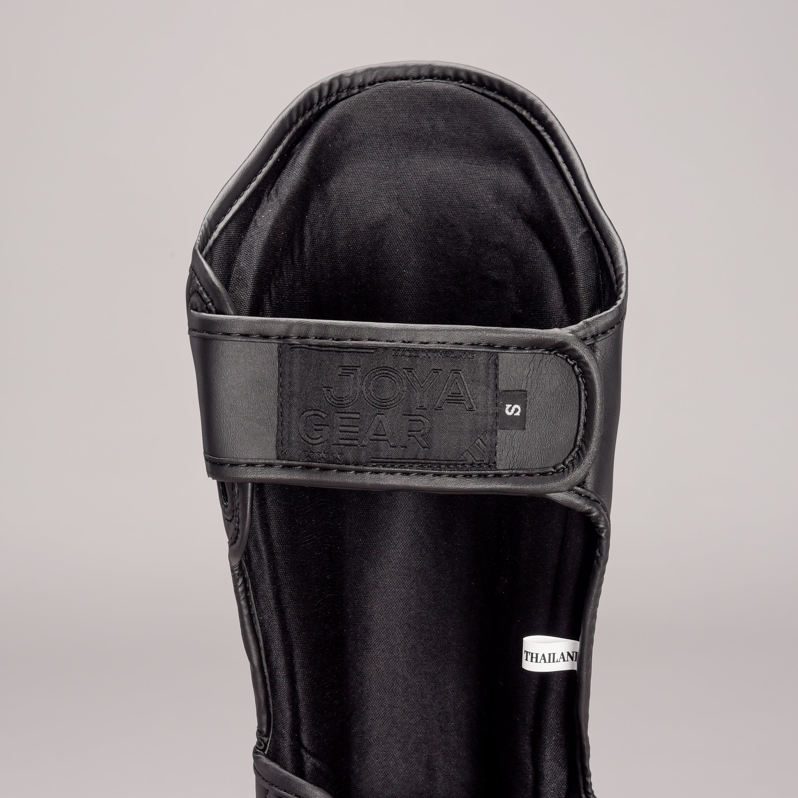 Joya Strike Scheenbeschermers -Zwart/Zwart