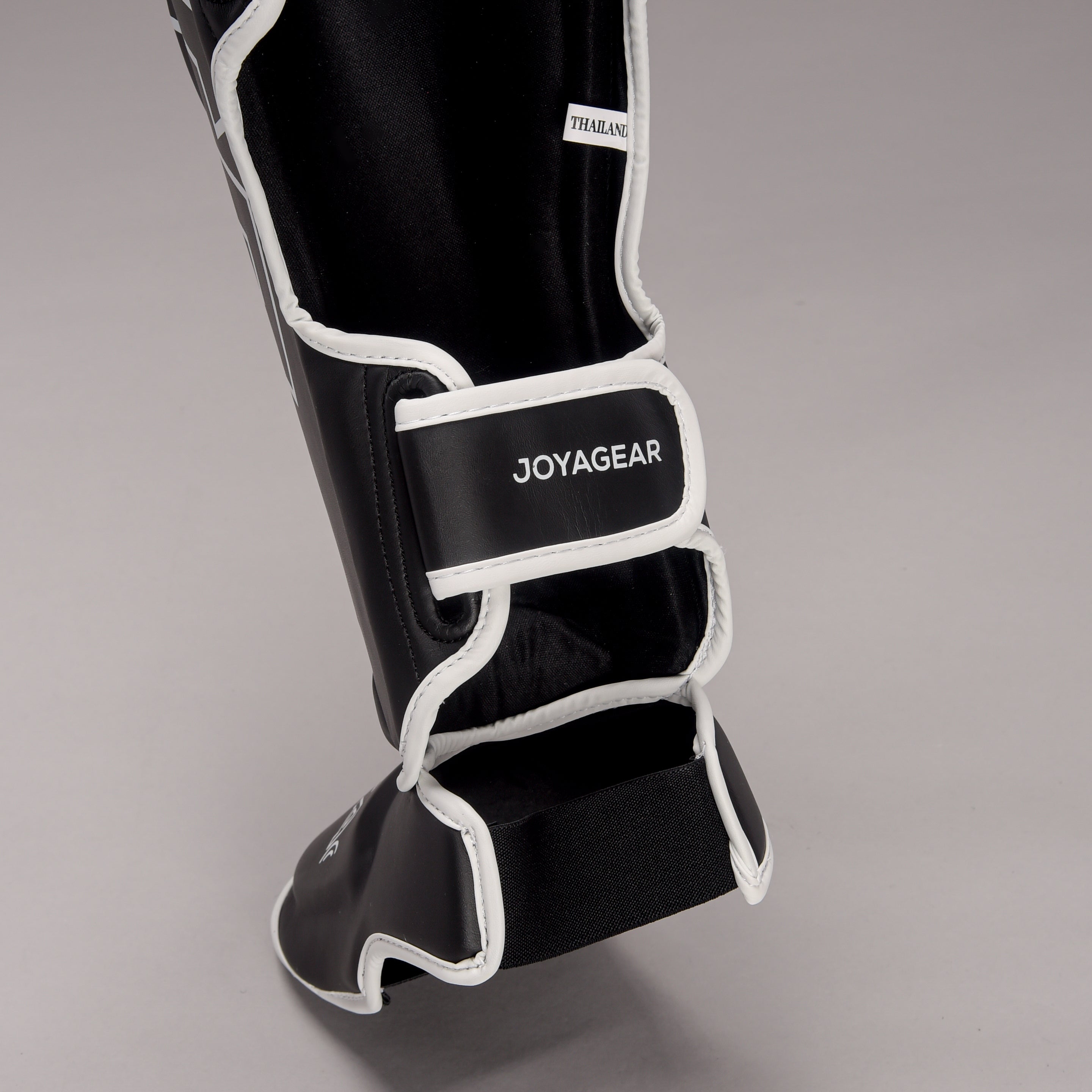 Joya Strike Scheenbeschermers -Zwart/Wit