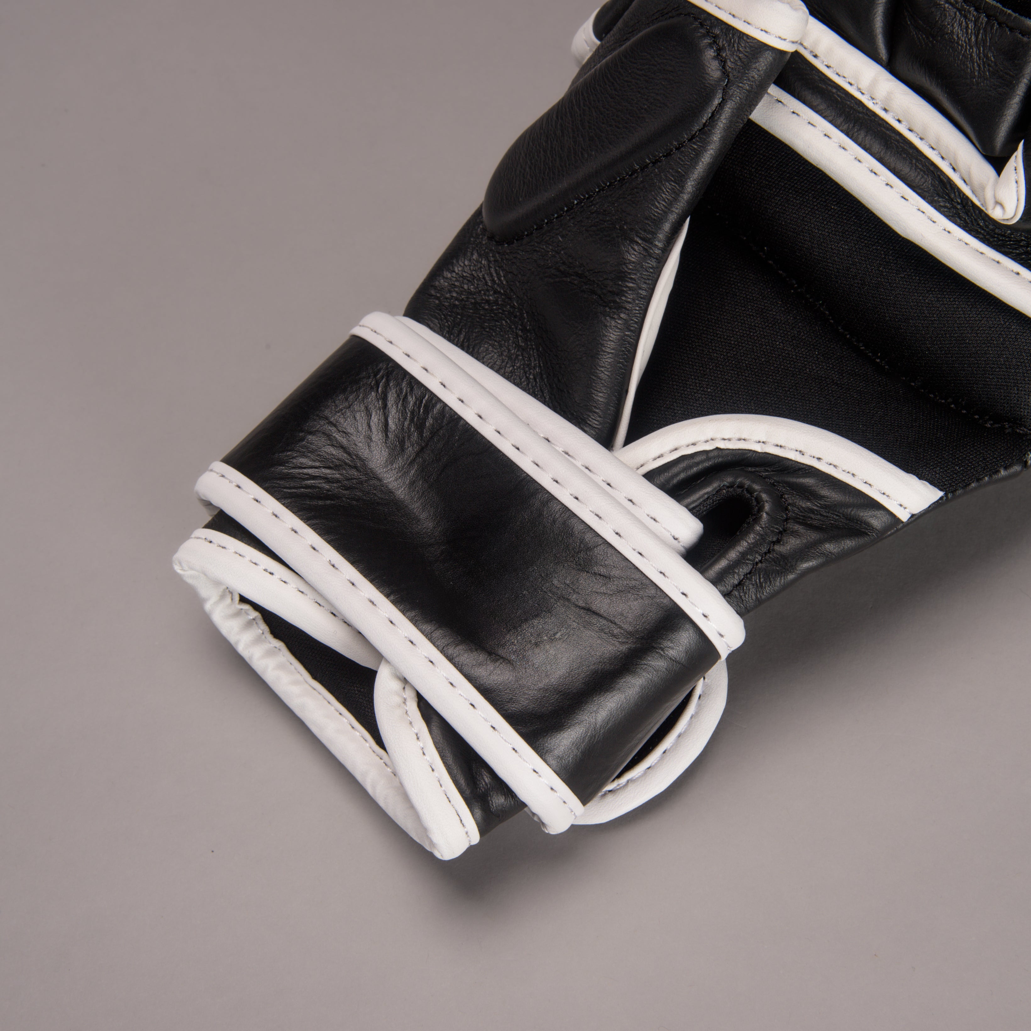 Joyagear Strike Thailand MMA Sparring Handschoenen Zwart