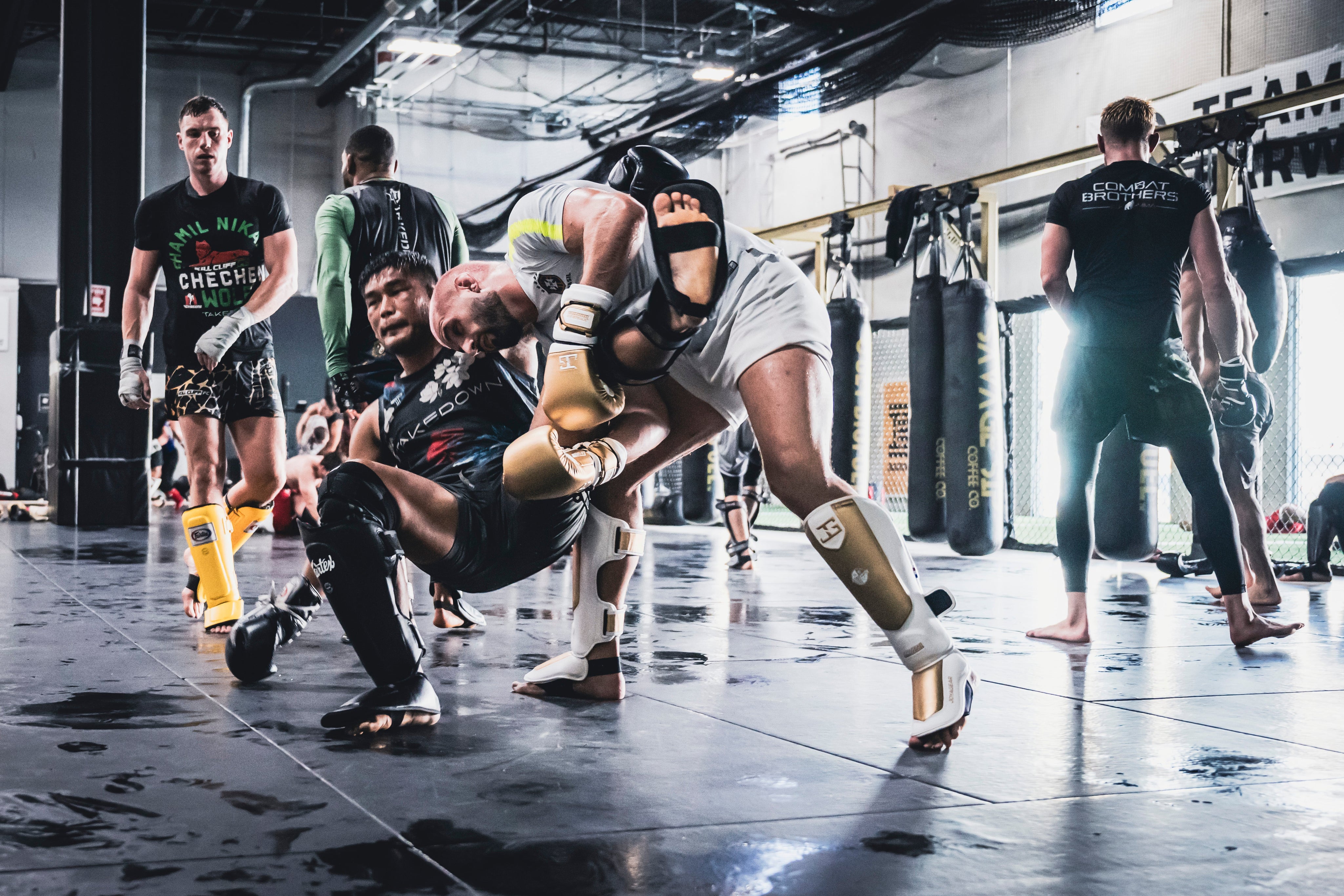Submissies om te leren in MMA: cruciale technieken die het verschil maken