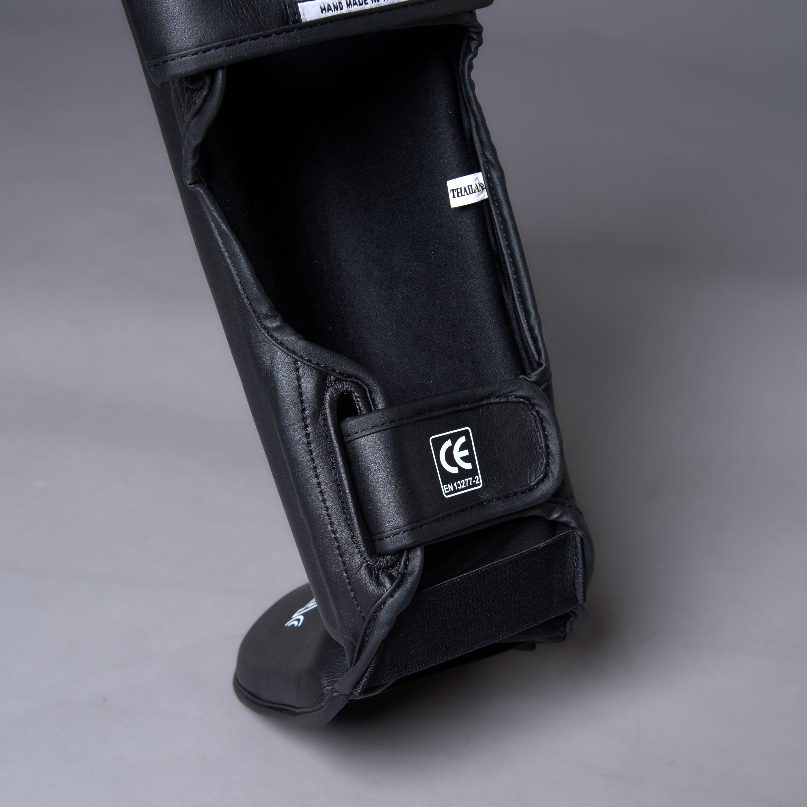 Joyagear Siam Scheenbeschermers Zwart/Wit