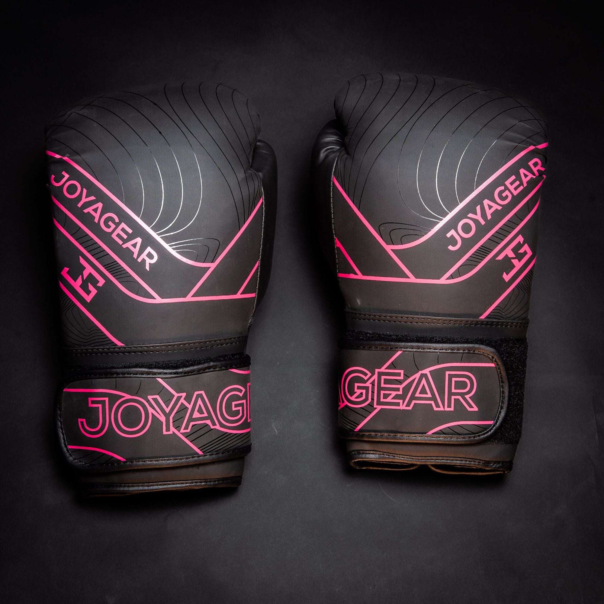 Joya Match Grip Sparring VS Venum Challenger Sparring - The Fight Company Joya Match Grip Sparring VS Venum Challenger Sparring - The Fight Company
